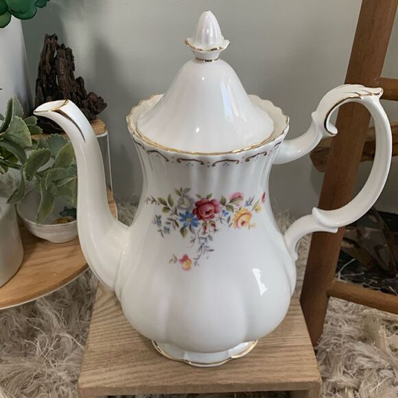 Vintage Royal Albert Bone China England Floral Jubilee Rose Coffee Pot - Picture 1 of 17